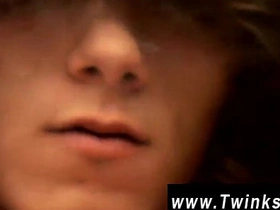 亚洲少年无套同志性交 两人硬挺着继续耕耘 asian new gay sex videos